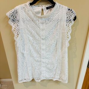Cable & Gauge White Lace Sleeveless Blouse size M